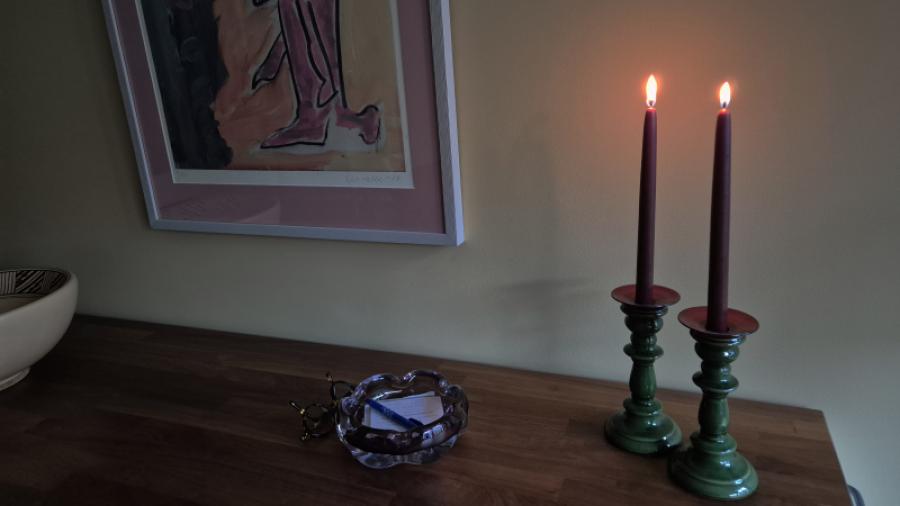 Lämna inte levande ljus utan bevakning