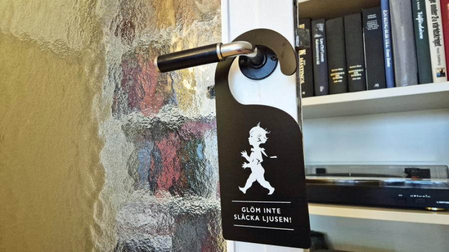 Släck levande ljus när du går hemifrån